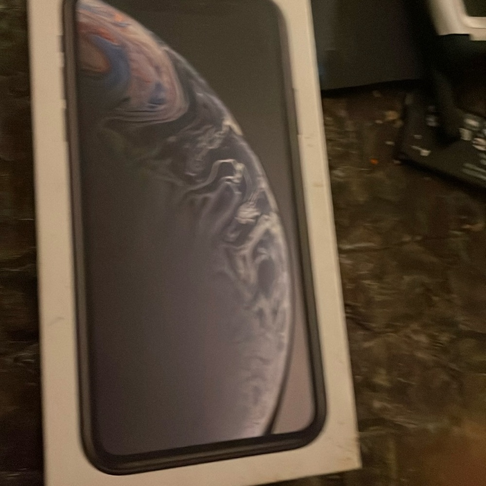 Apple iPhone XR box 64 gb  box only
